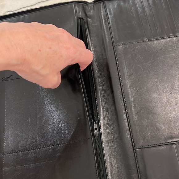 Vintage Authentic PRADA Black Leather Document Holder w/ Zipper - Picture 14 of 16